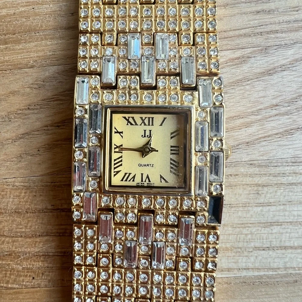 JJ ladies gold tone cocktail bracelet watchNEW BATTERY